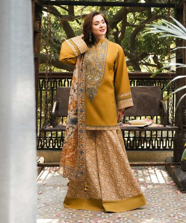 Saanjh – 3-Piece Embroidered Lawn Suit